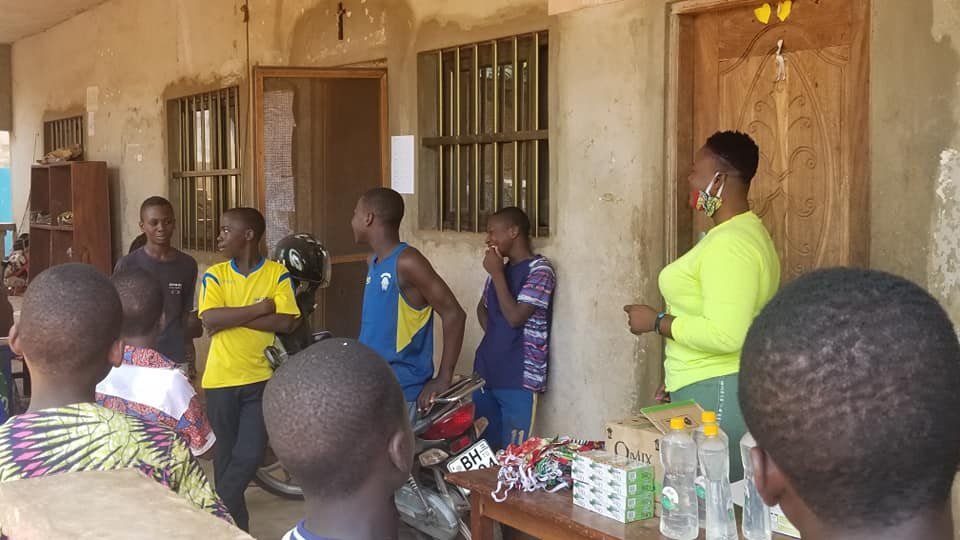 Sourire Ensemble sensibilise les enfants en situation de rue face au coronavirus au Togo - Ocean's News