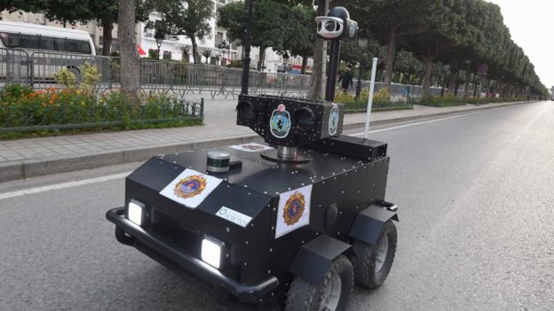 Coronavirus : la Tunisie utilise un robot pour faire respecter le couvre-feu