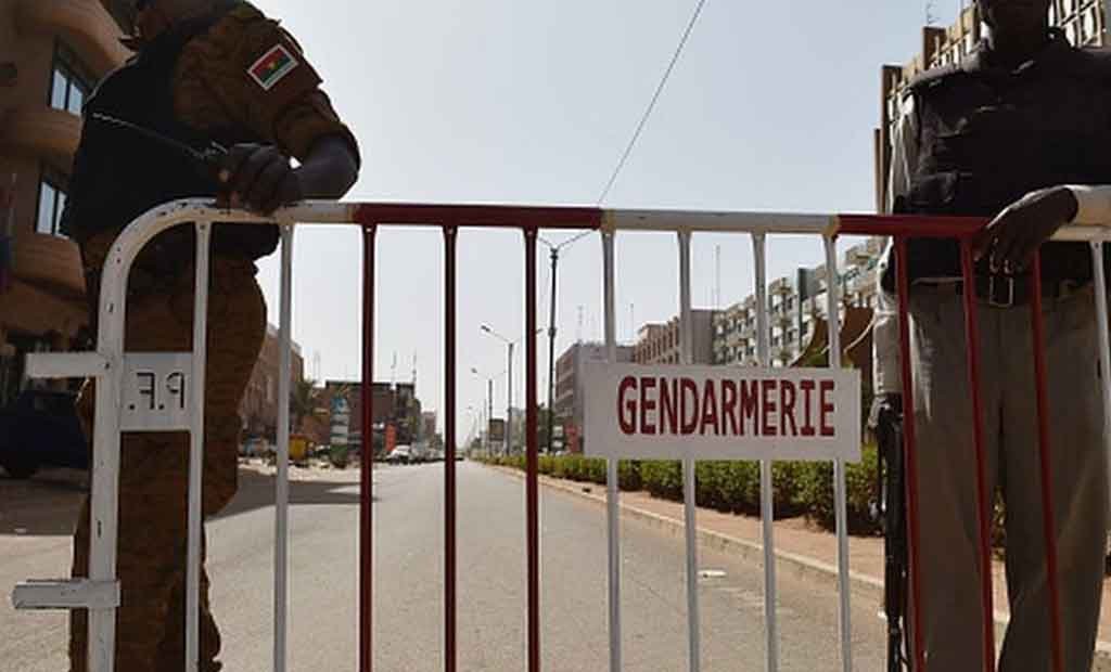 Des élèves sous-officiers radiés des rangs de l'armée