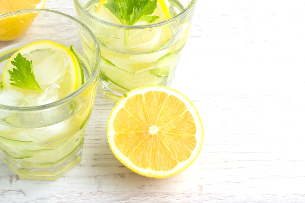 Bienfaits de consommer l'eau citronnée