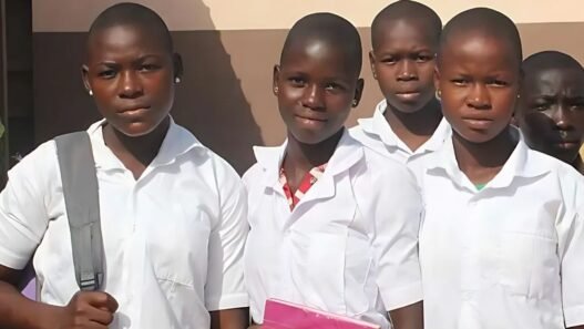 Coiffure uniforme des élèves burkinabè