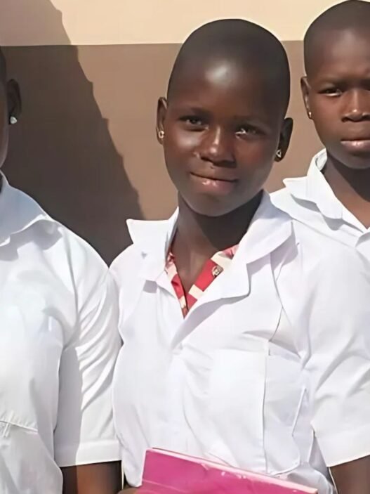 Coiffure uniforme des élèves burkinabè